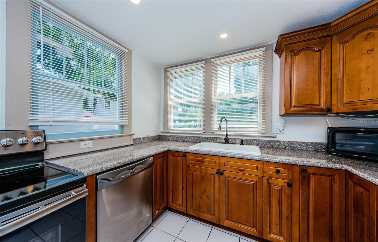 Image 4 of 32 For 620 Earle Avenue N