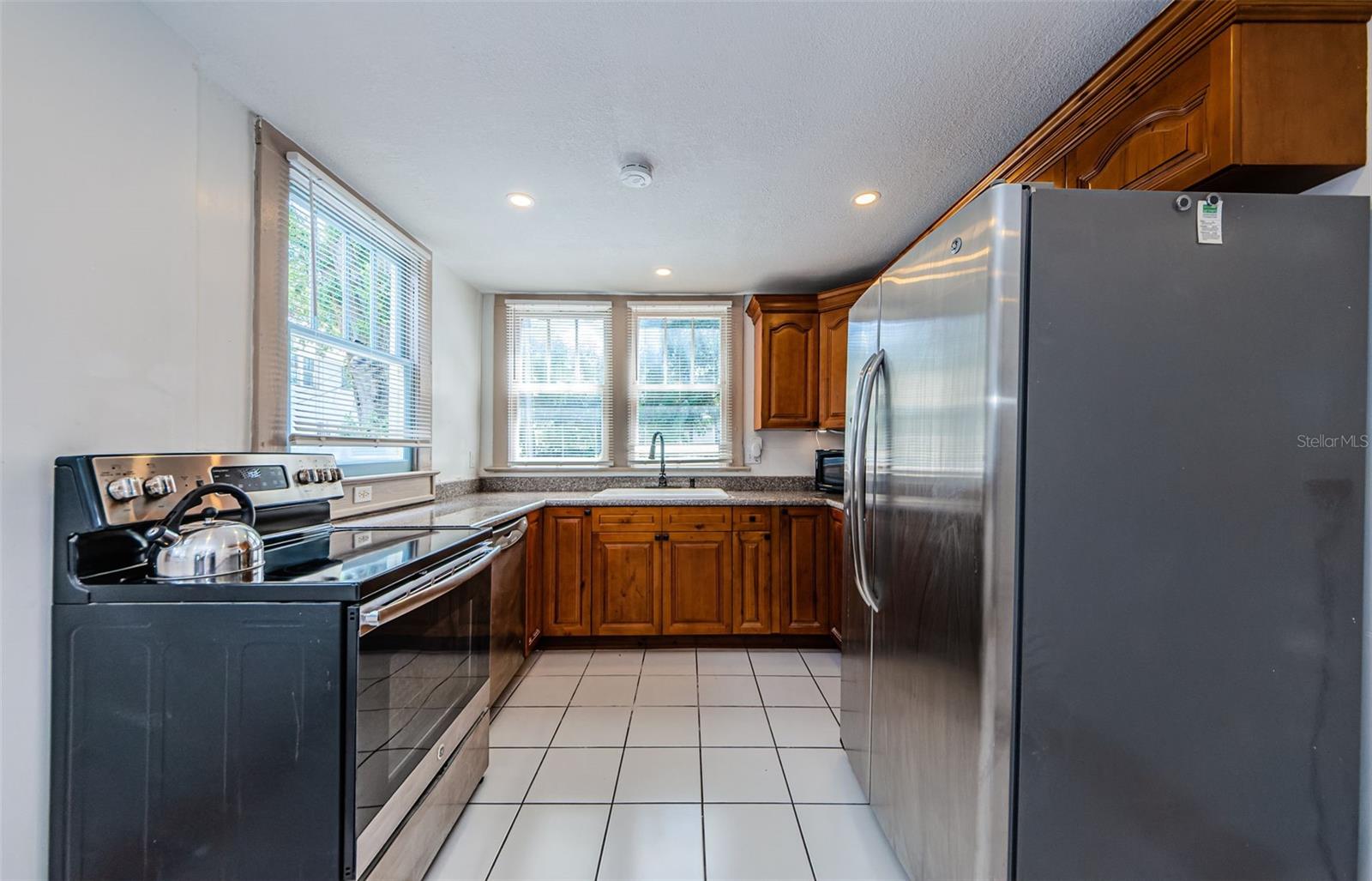 Image 6 of 32 For 620 Earle Avenue N