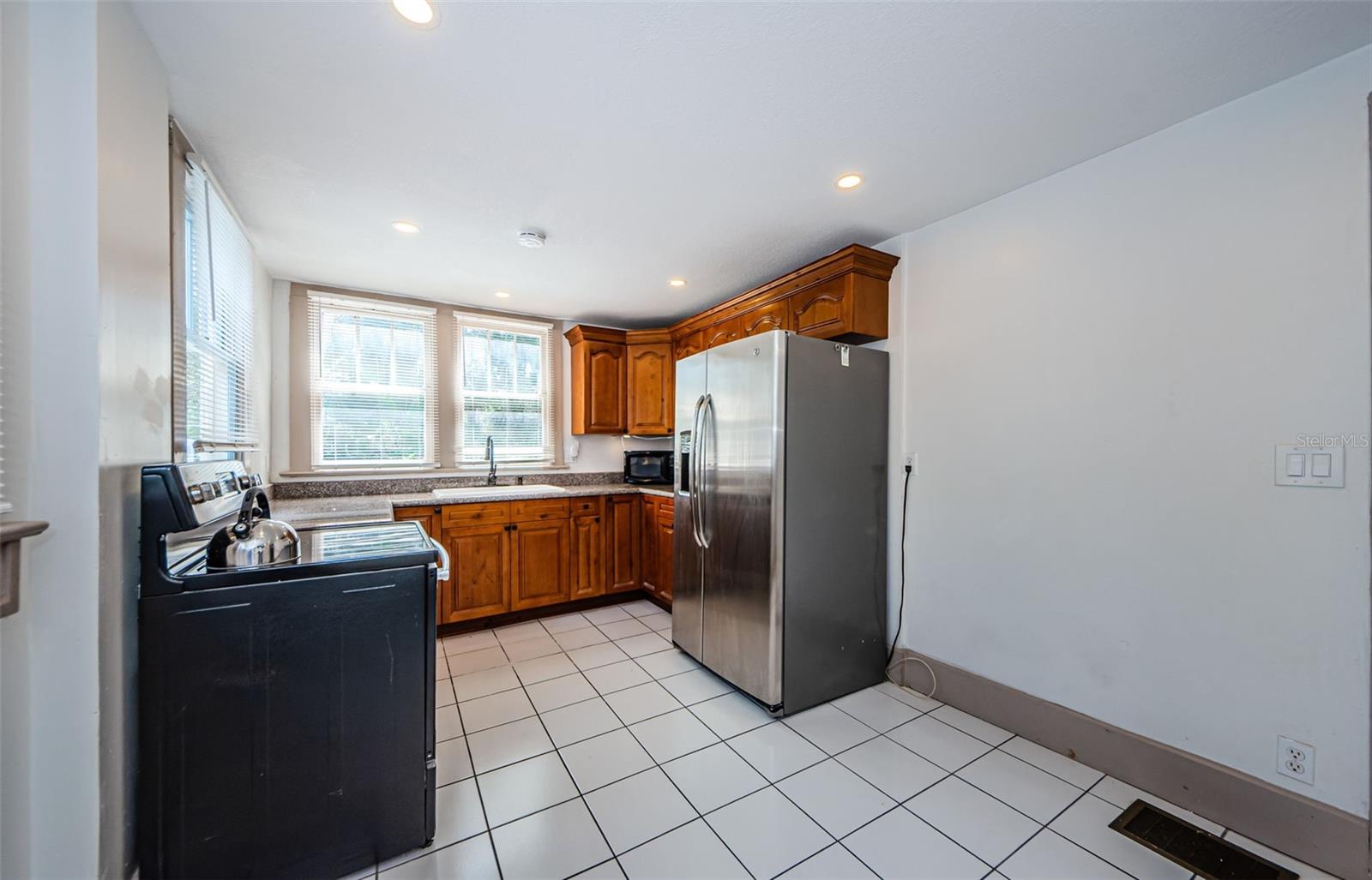 Image 8 of 32 For 620 Earle Avenue N