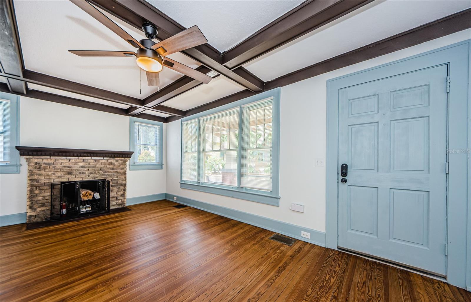 Image 9 of 32 For 620 Earle Avenue N