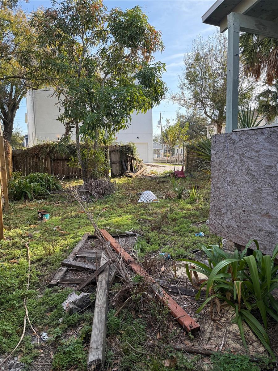 Listing photo id 10 for 2310 Walnut Street