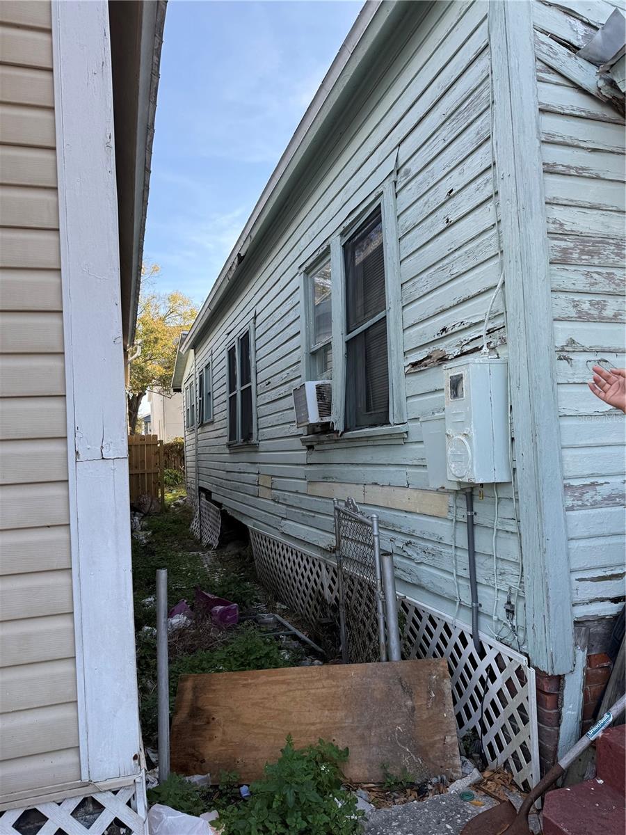 Listing photo id 11 for 2310 Walnut Street