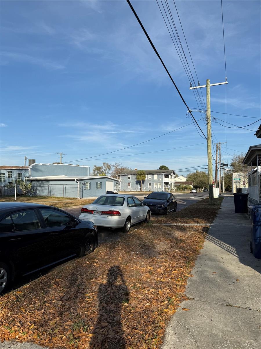 Listing photo id 15 for 2310 Walnut Street