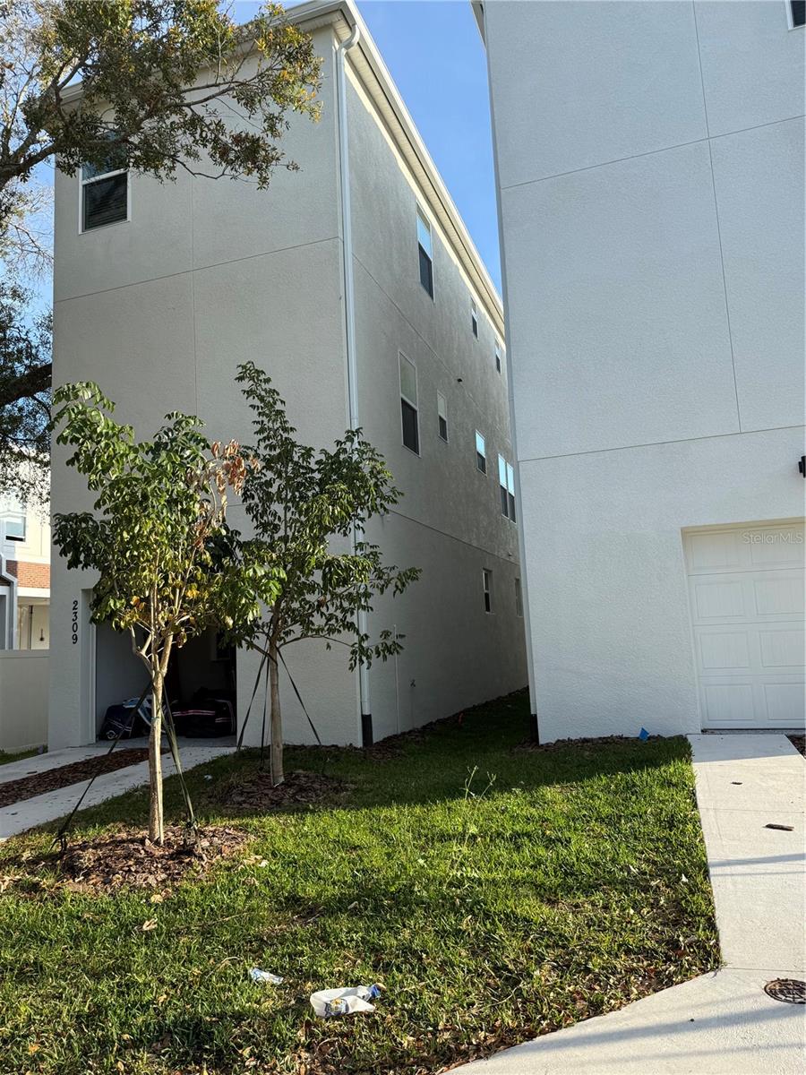 Listing photo id 16 for 2310 Walnut Street