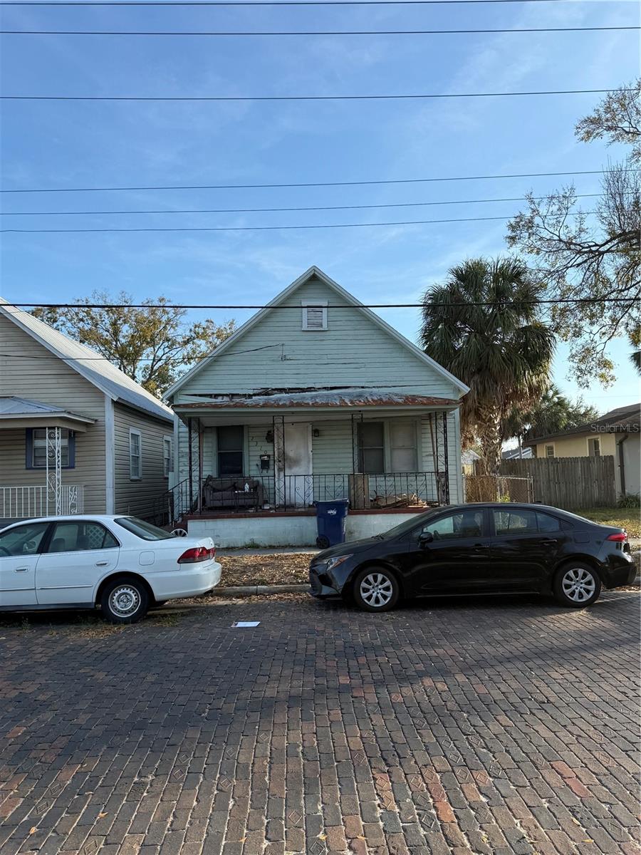 Listing photo id 0 for 2310 Walnut Street