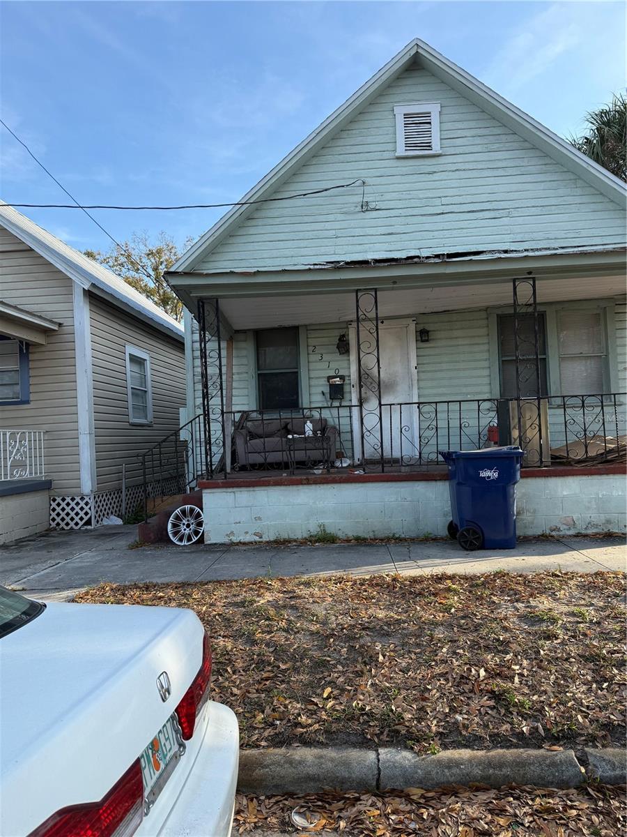 Listing photo id 3 for 2310 Walnut Street