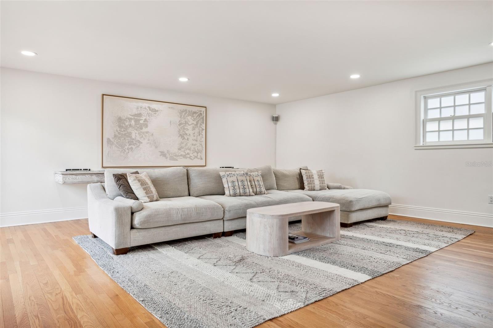 Image 20 of 50 For 54 Aegean Avenue