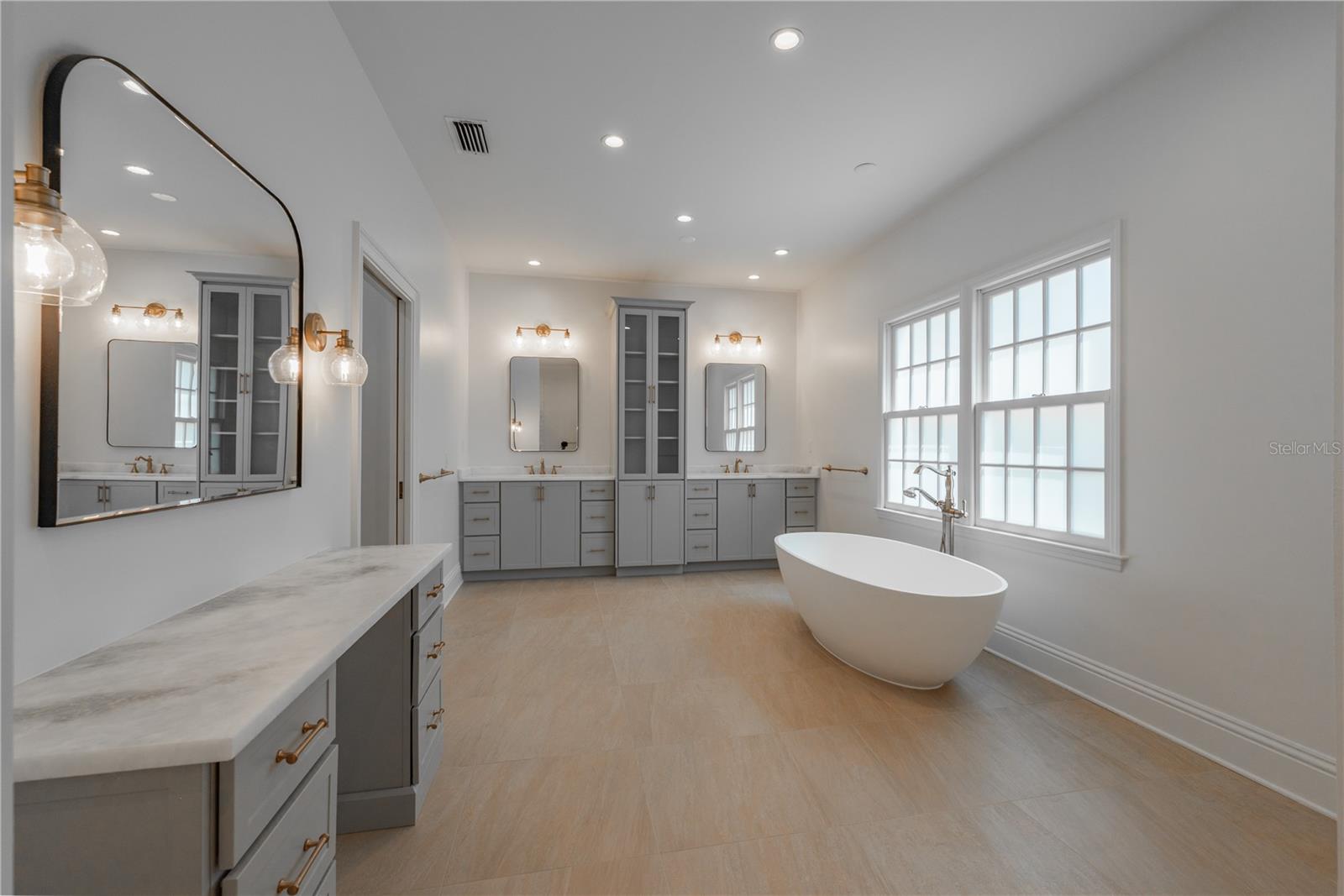 Image 31 of 50 For 54 Aegean Avenue