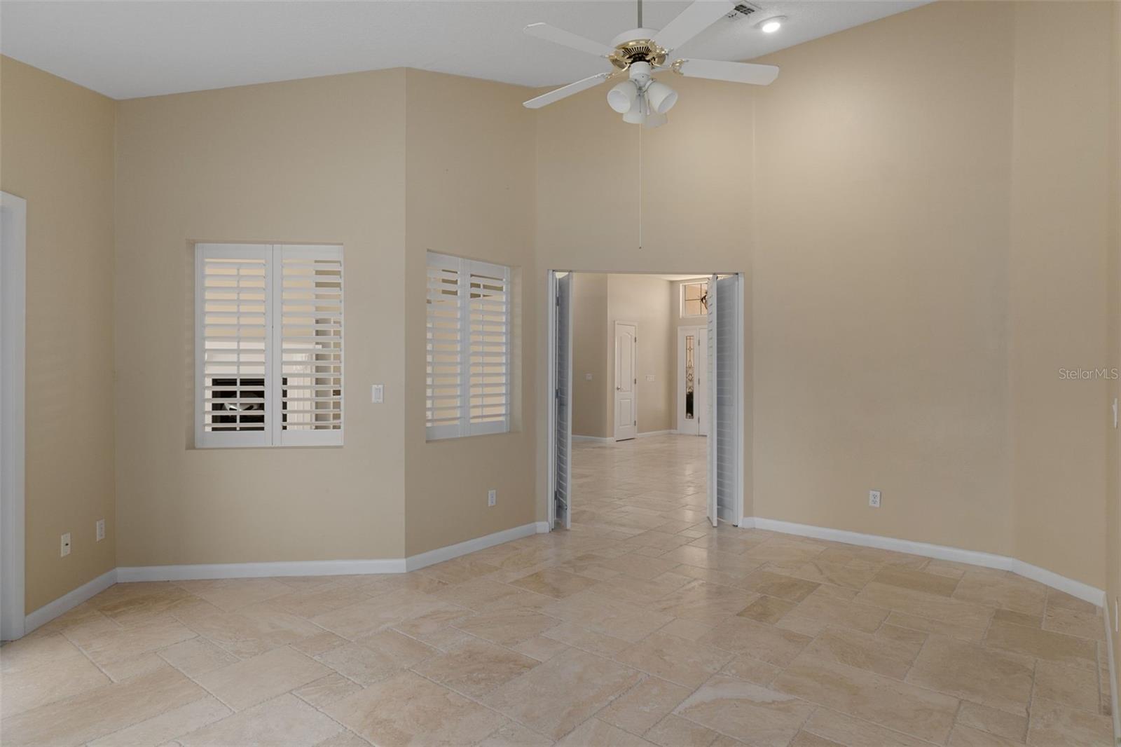 Image 21 of 59 For 13 Enclave Point S