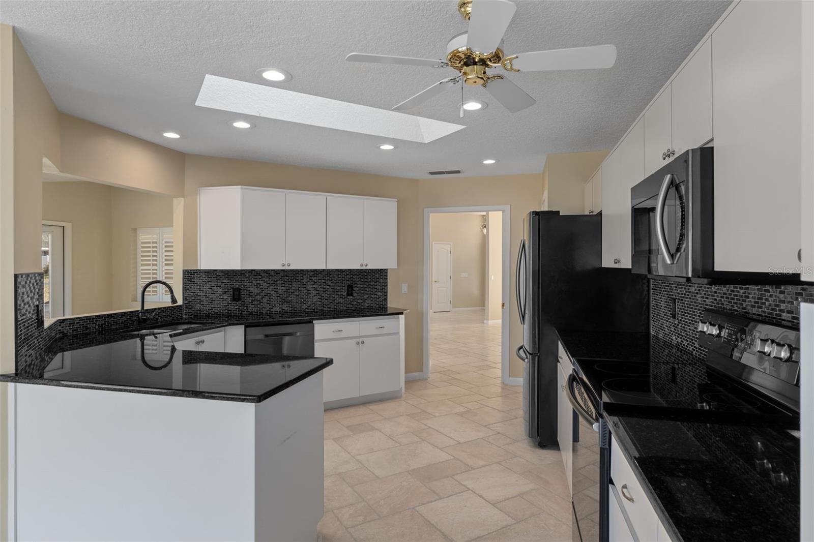 Image 26 of 59 For 13 Enclave Point S