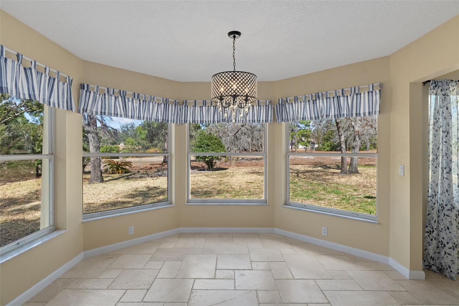 Image 30 of 59 For 13 Enclave Point S