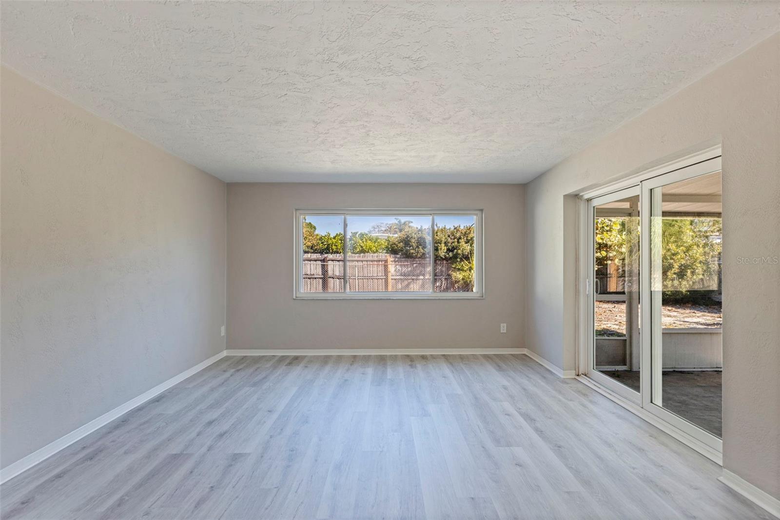 Image 14 of 39 For 1013 55th Terrace S