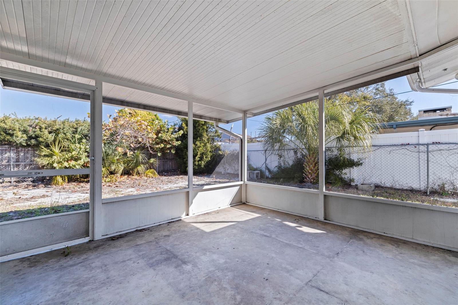 Image 17 of 39 For 1013 55th Terrace S