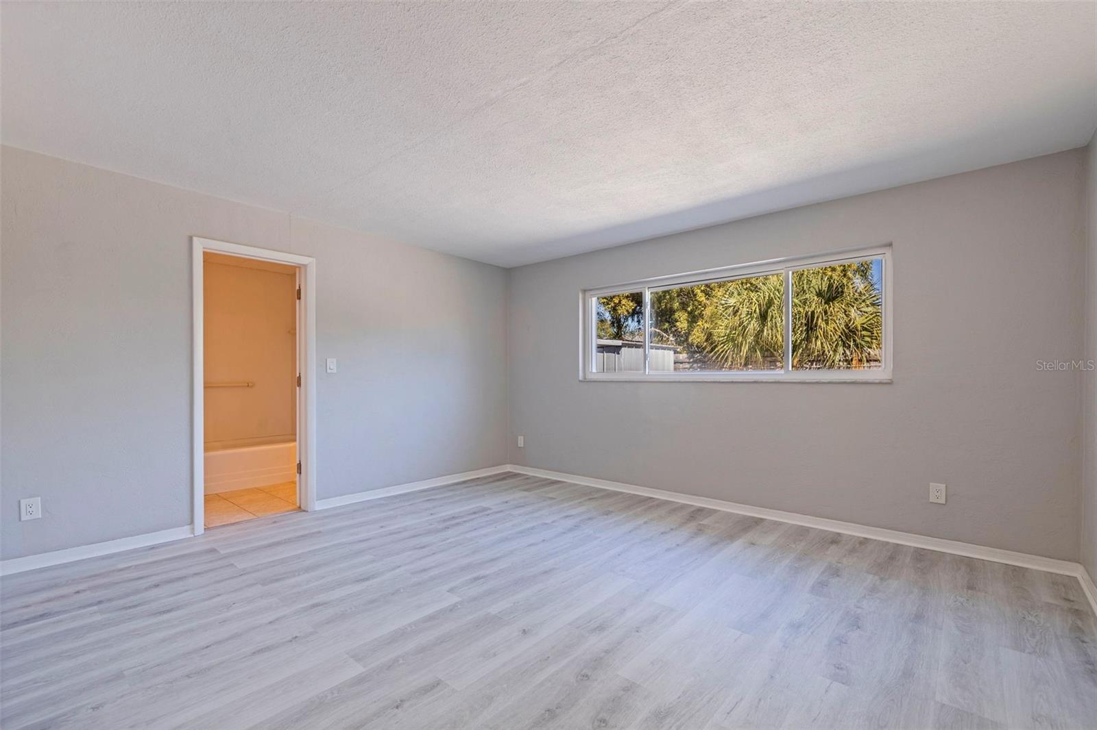 Image 18 of 39 For 1013 55th Terrace S