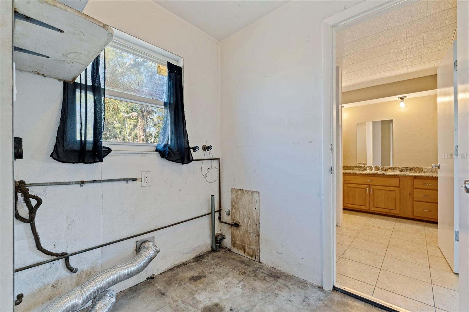 Image 22 of 39 For 1013 55th Terrace S