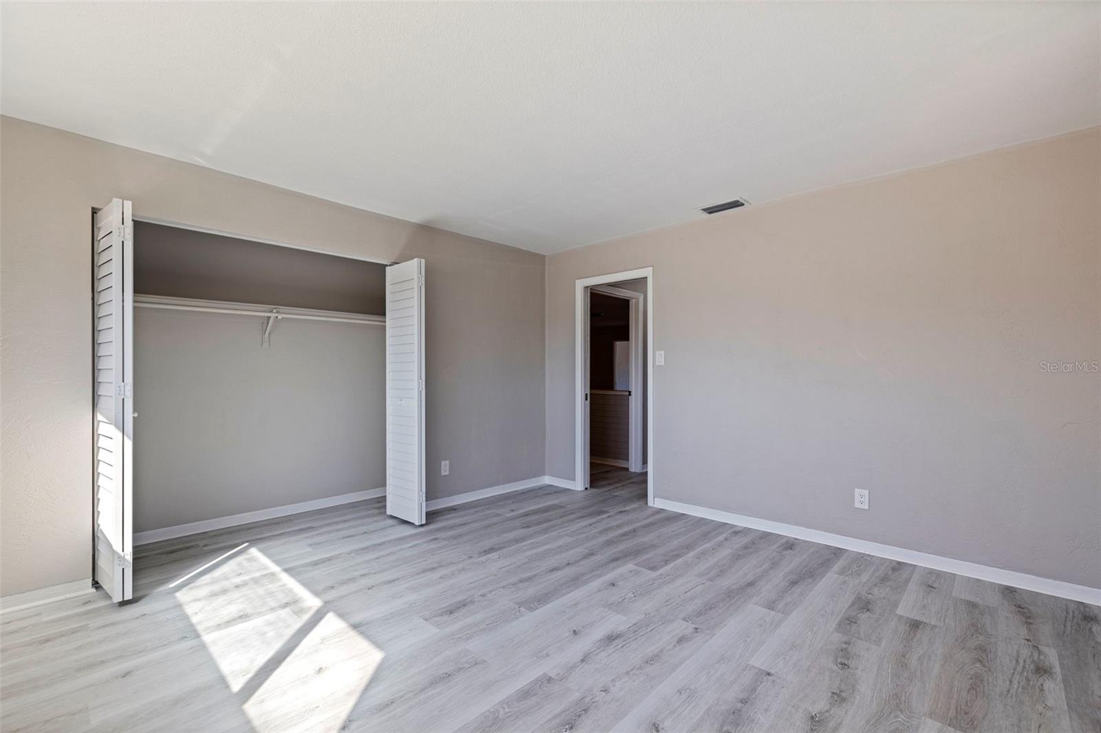 Image 25 of 39 For 1013 55th Terrace S