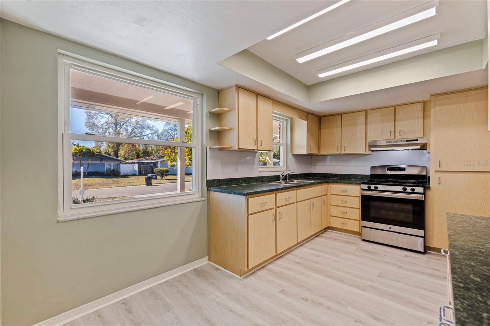 Image 6 of 39 For 1013 55th Terrace S