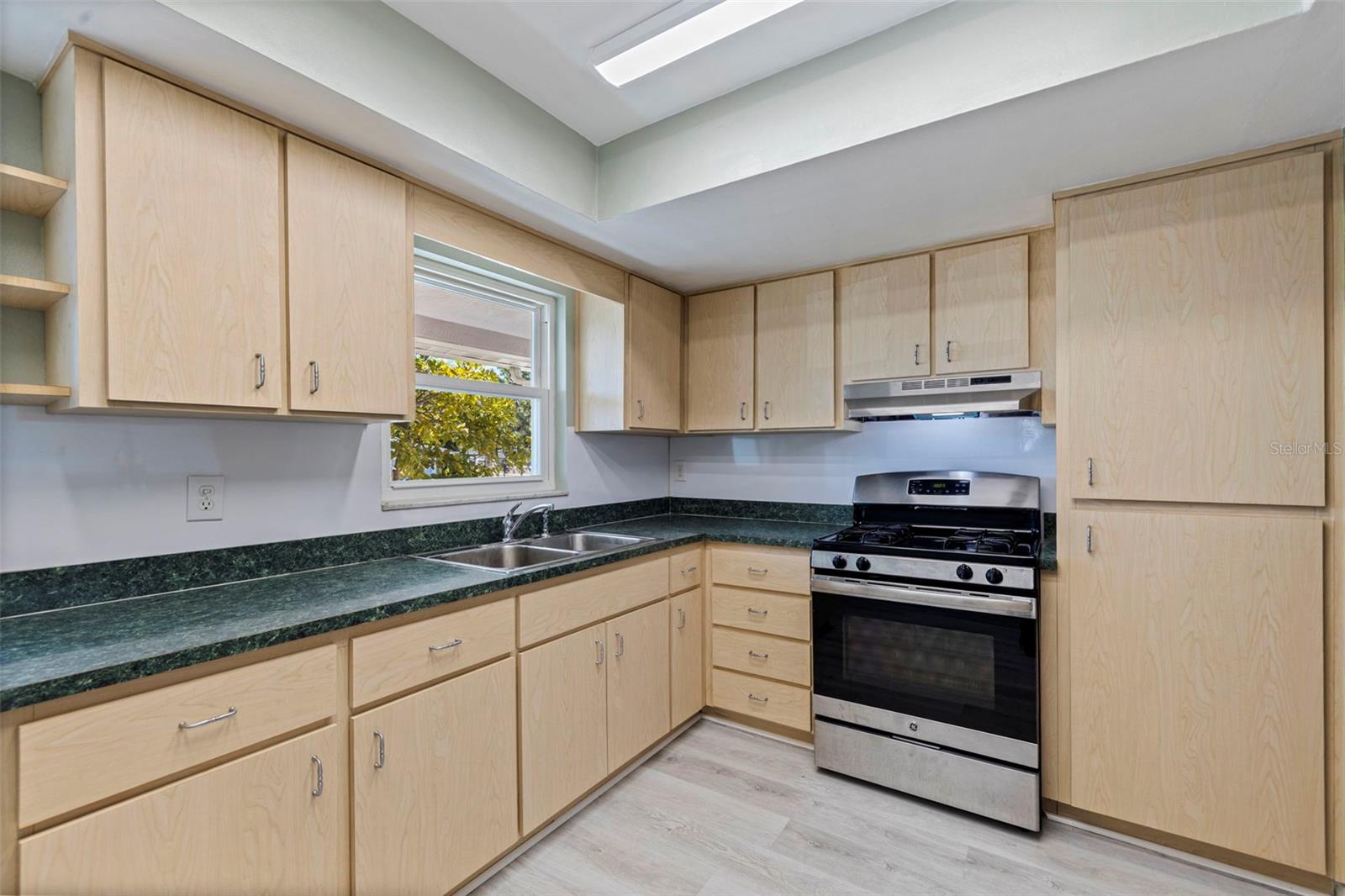 Image 7 of 39 For 1013 55th Terrace S