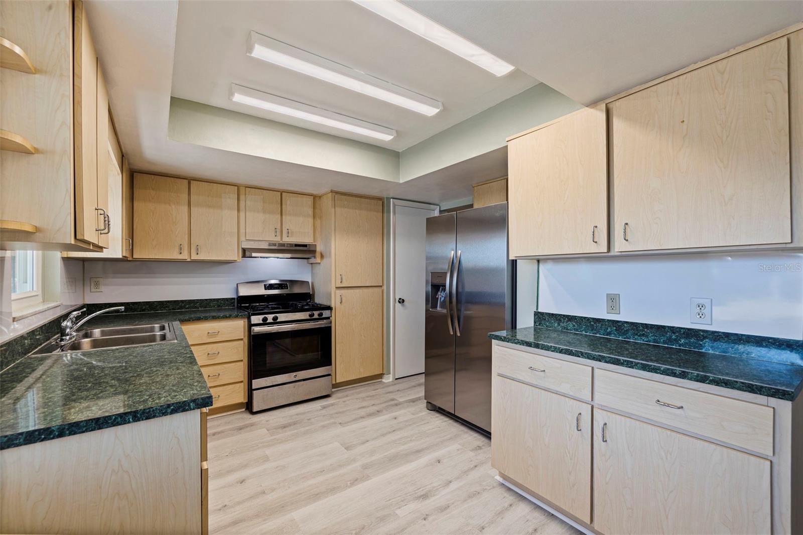 Image 8 of 39 For 1013 55th Terrace S