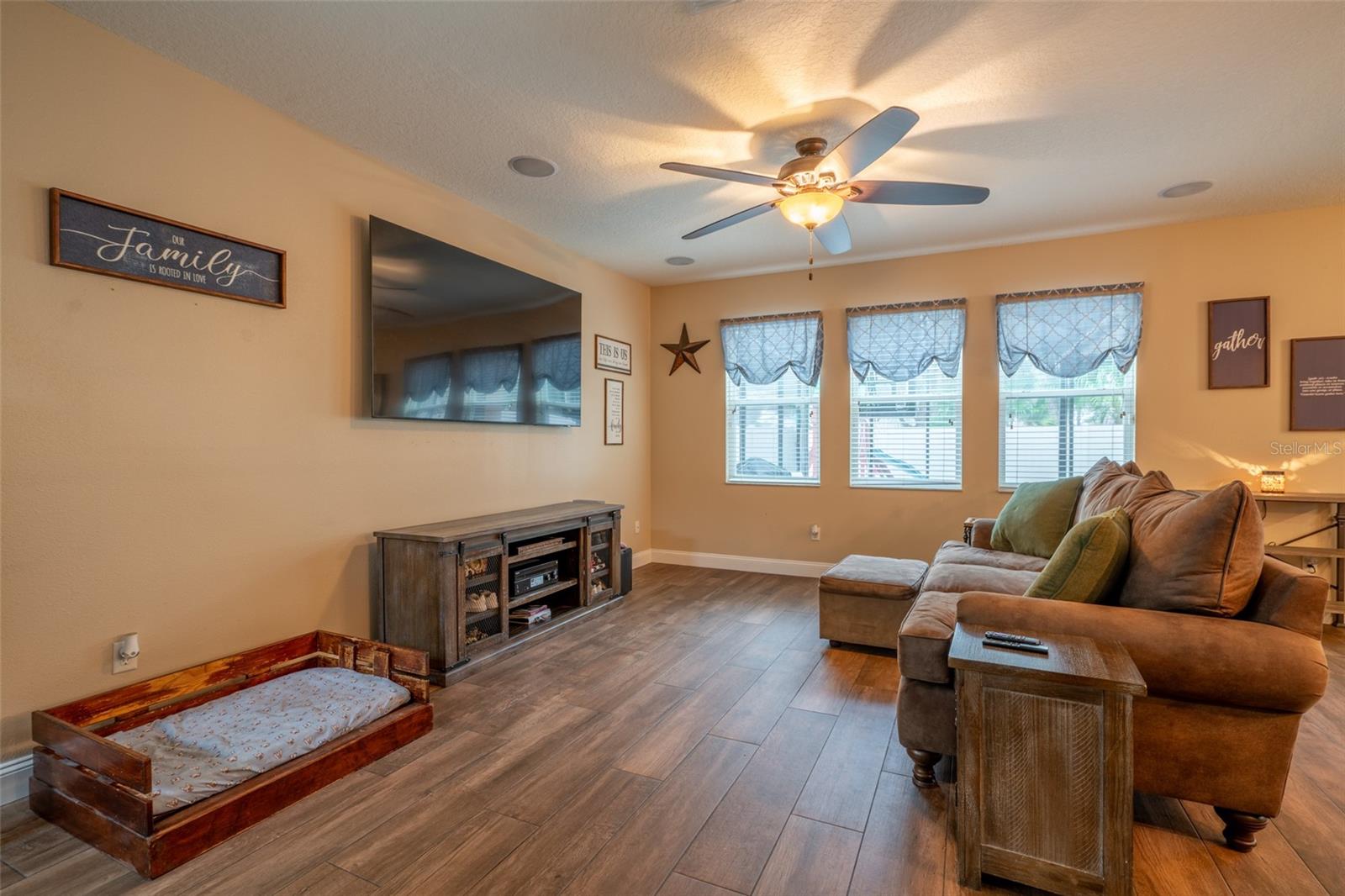 Image 15 of 39 For 15537 Long Cypress Drive