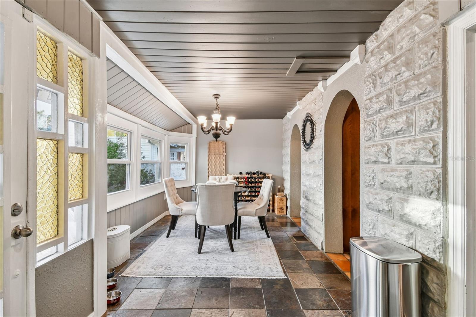 Image 15 of 77 For 945 11th Street N