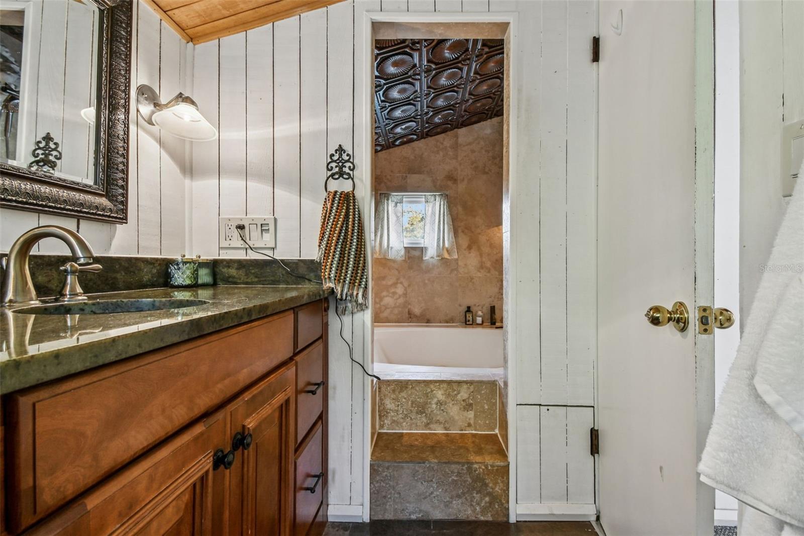 Image 32 of 77 For 945 11th Street N