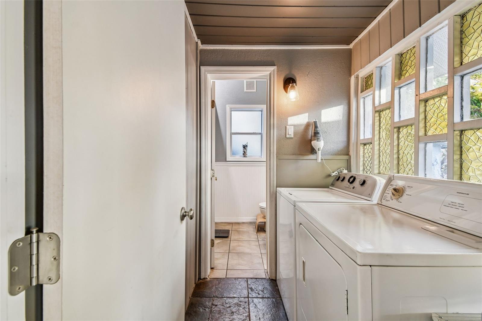 Image 38 of 77 For 945 11th Street N