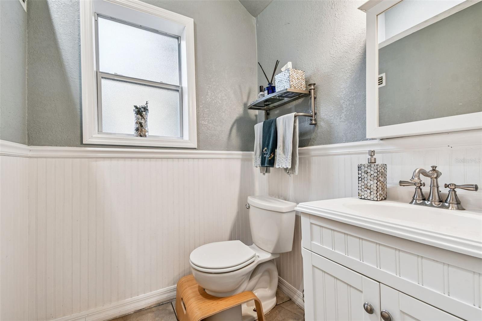 Image 39 of 77 For 945 11th Street N