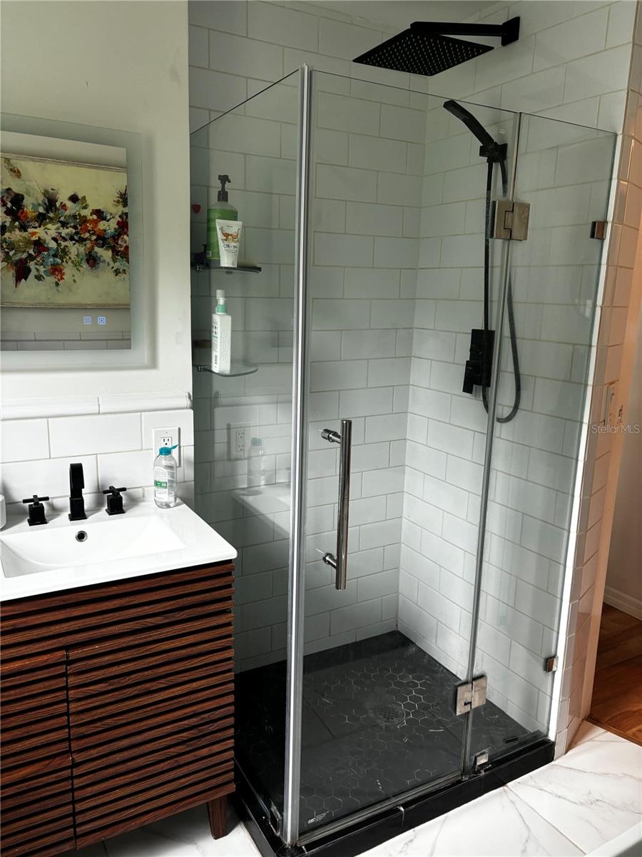 Image 60 of 77 For 945 11th Street N