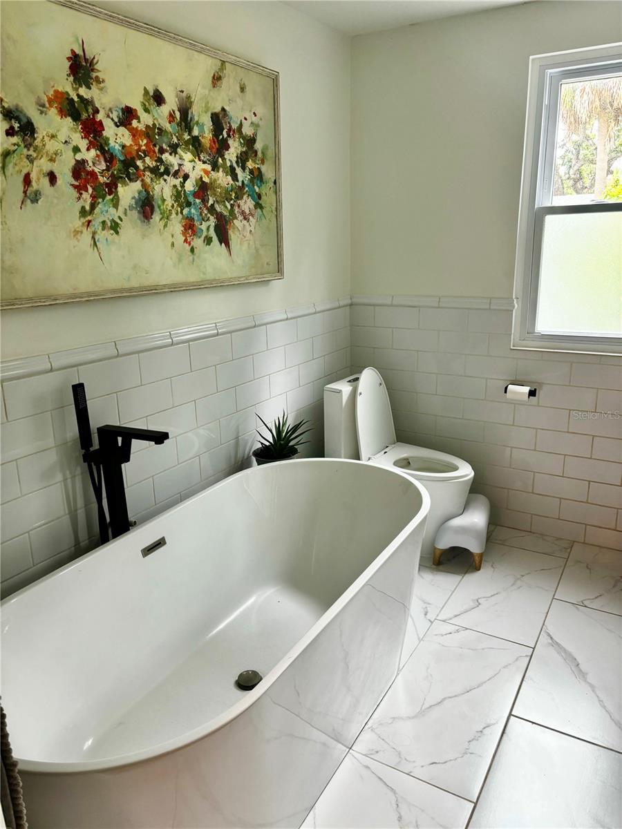 Image 62 of 77 For 945 11th Street N