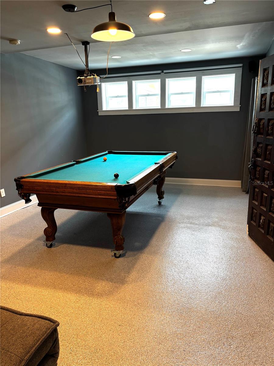 Image 67 of 77 For 945 11th Street N