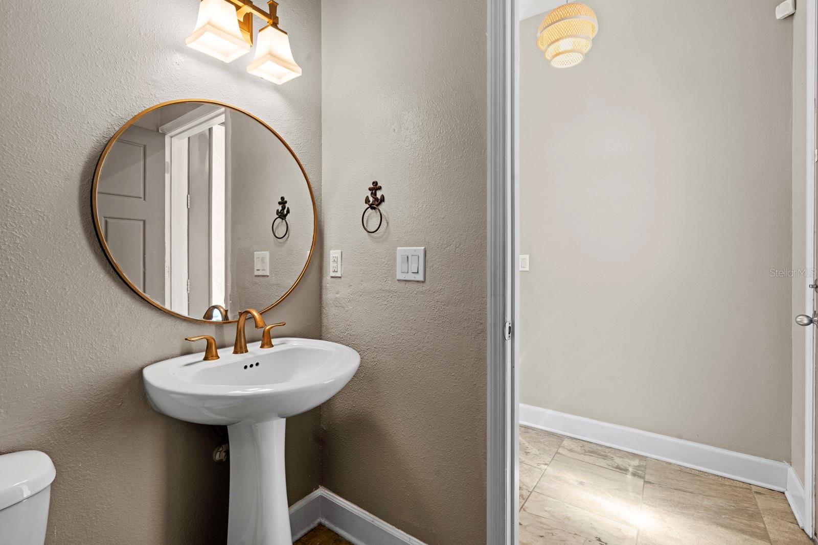 Listing photo id 13 for 7304 Milestone Drive