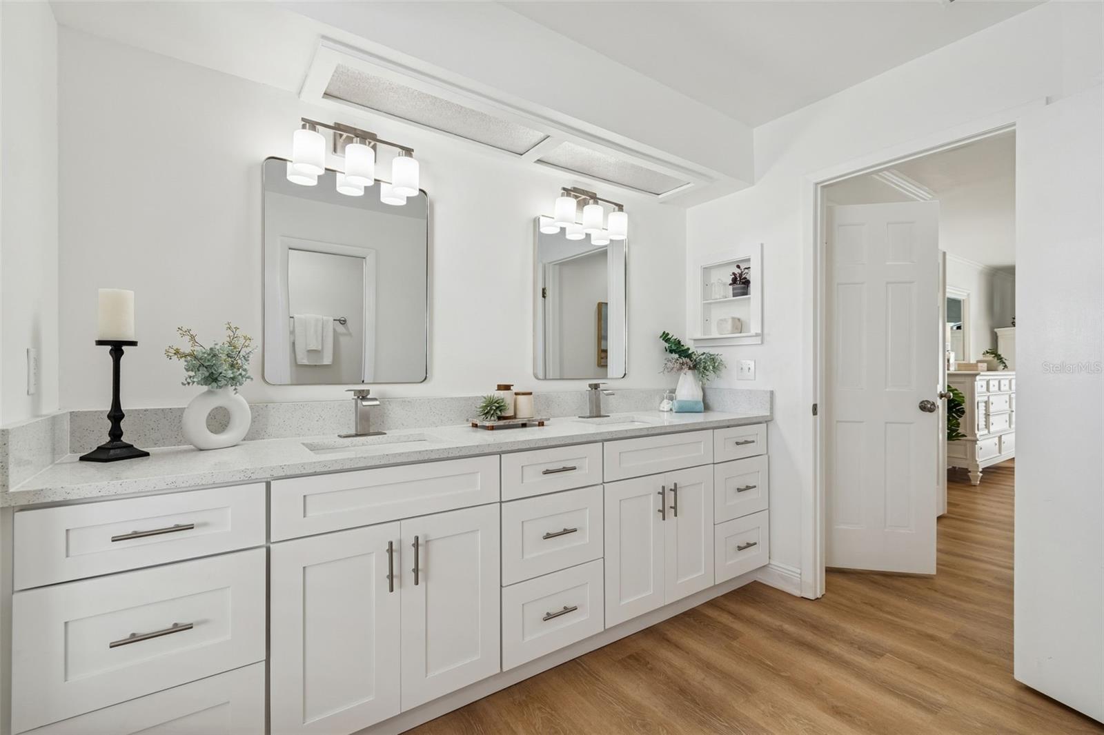 Image 16 of 57 For 15830 Glenarn Drive