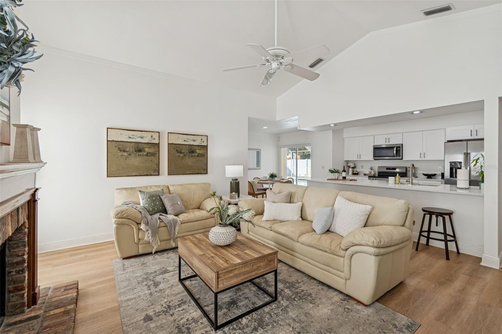 Image 26 of 57 For 15830 Glenarn Drive