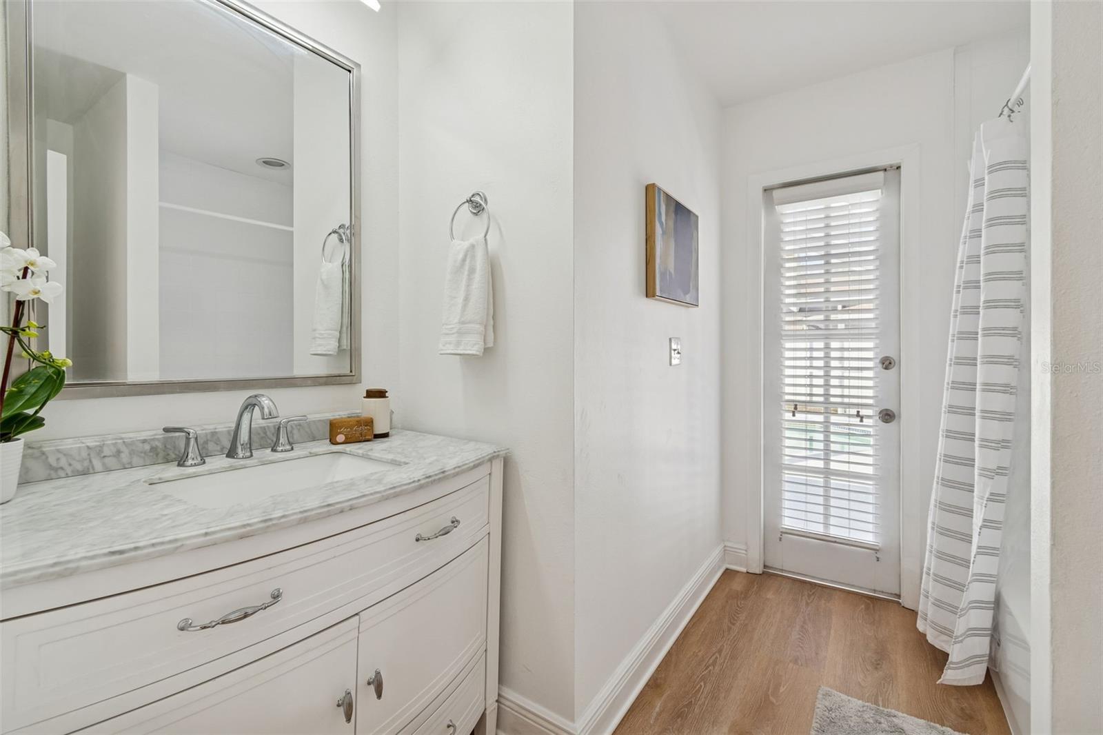 Image 28 of 57 For 15830 Glenarn Drive