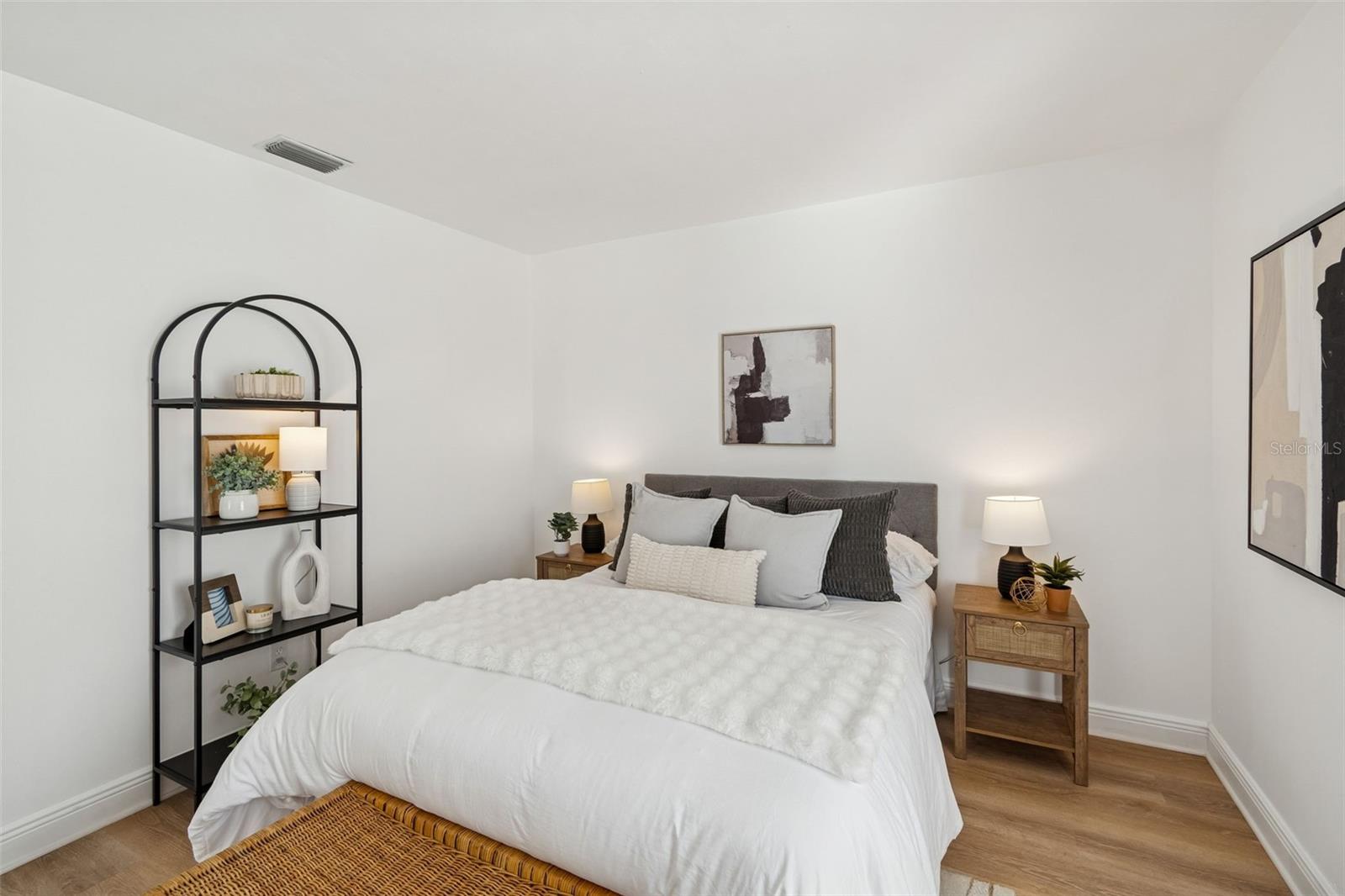 Image 38 of 57 For 15830 Glenarn Drive