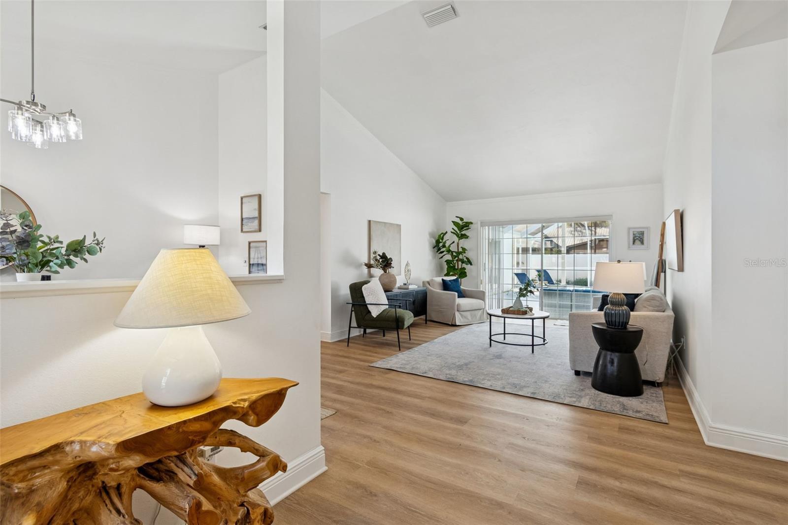 Image 4 of 57 For 15830 Glenarn Drive