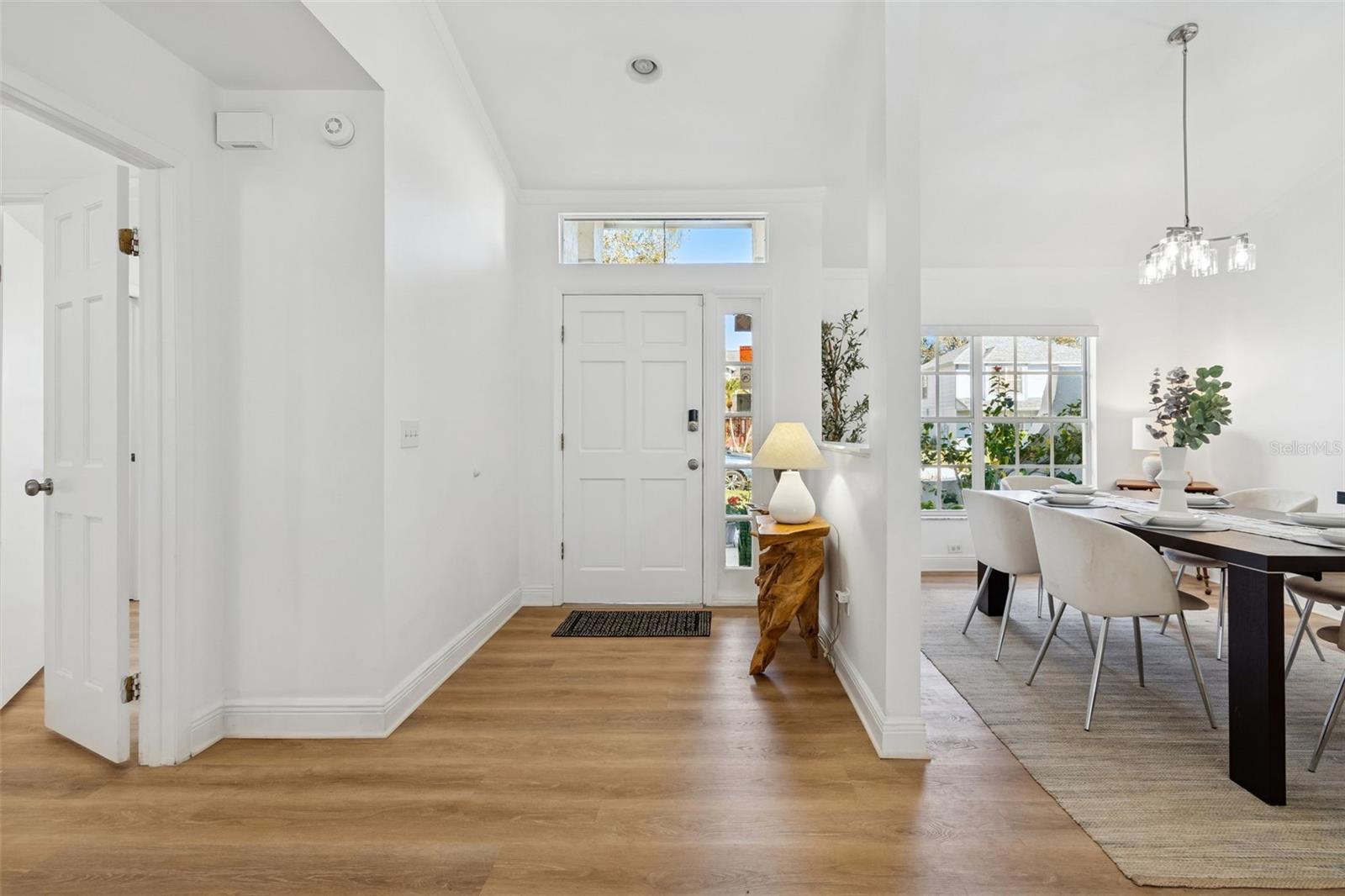 Image 5 of 57 For 15830 Glenarn Drive