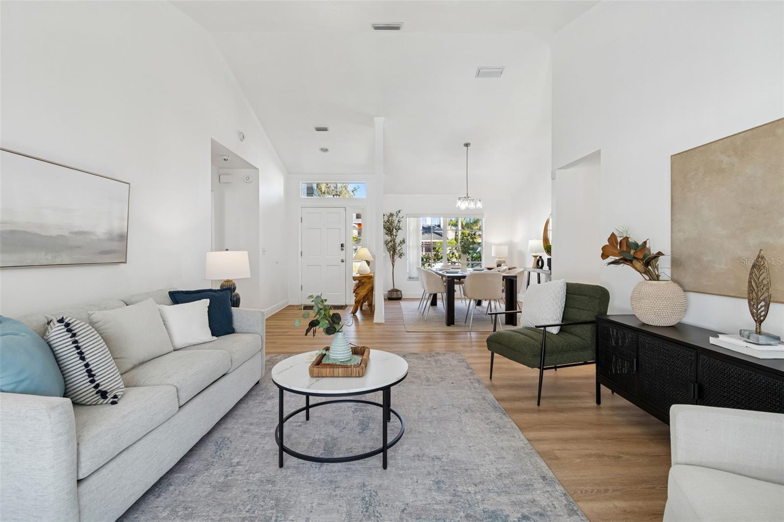 Image 6 of 57 For 15830 Glenarn Drive