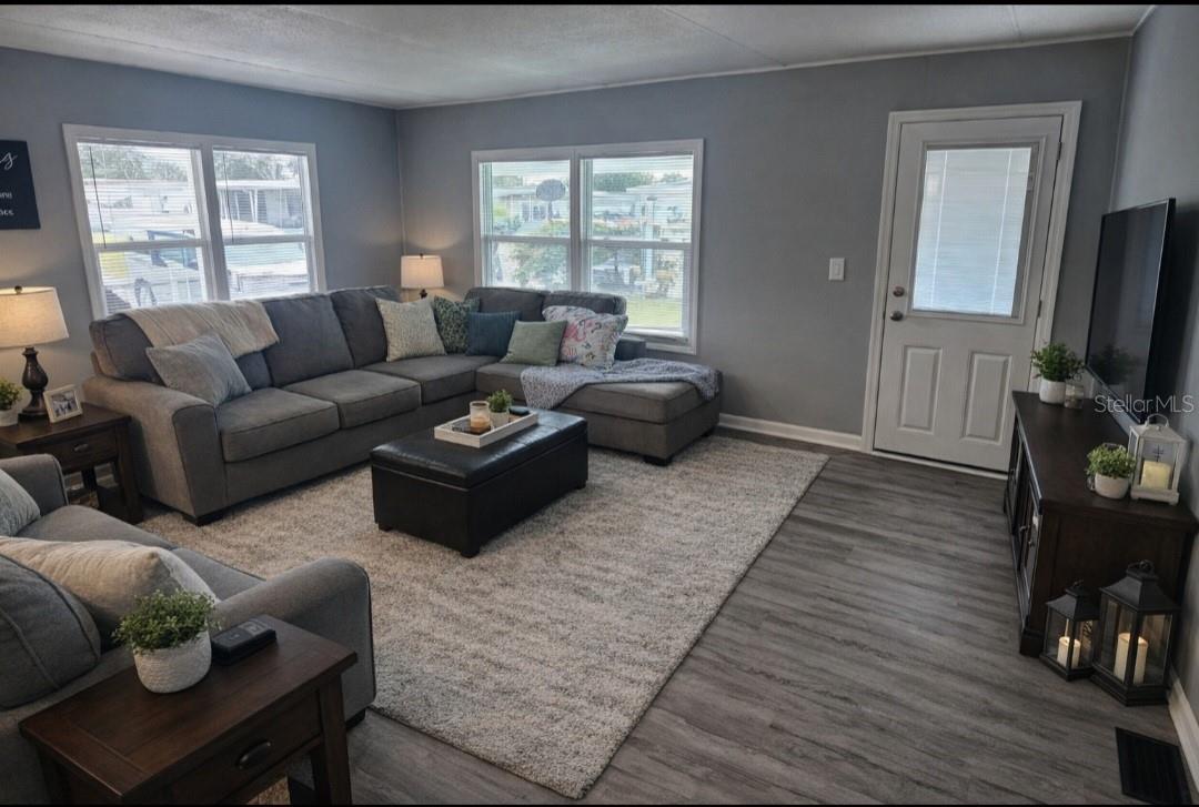 Image 3 of 25 For 39053 Flora Avenue