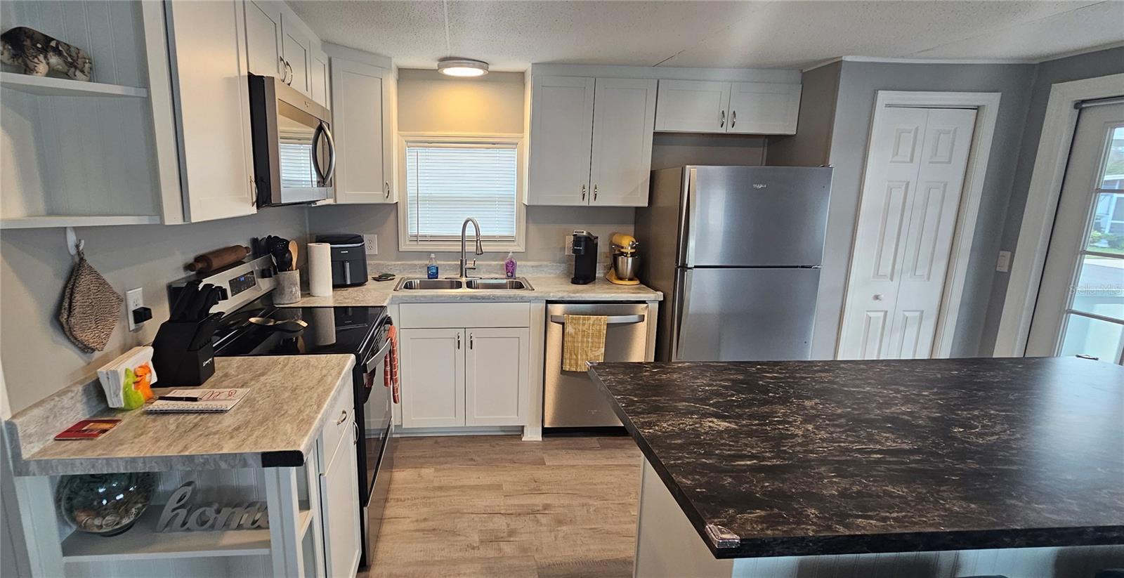 Image 8 of 25 For 39053 Flora Avenue