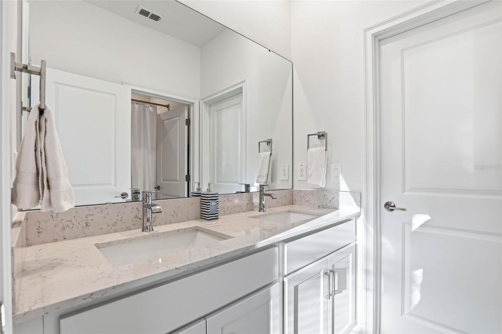 Listing photo id 40 for 18351 Serene Lake Loop