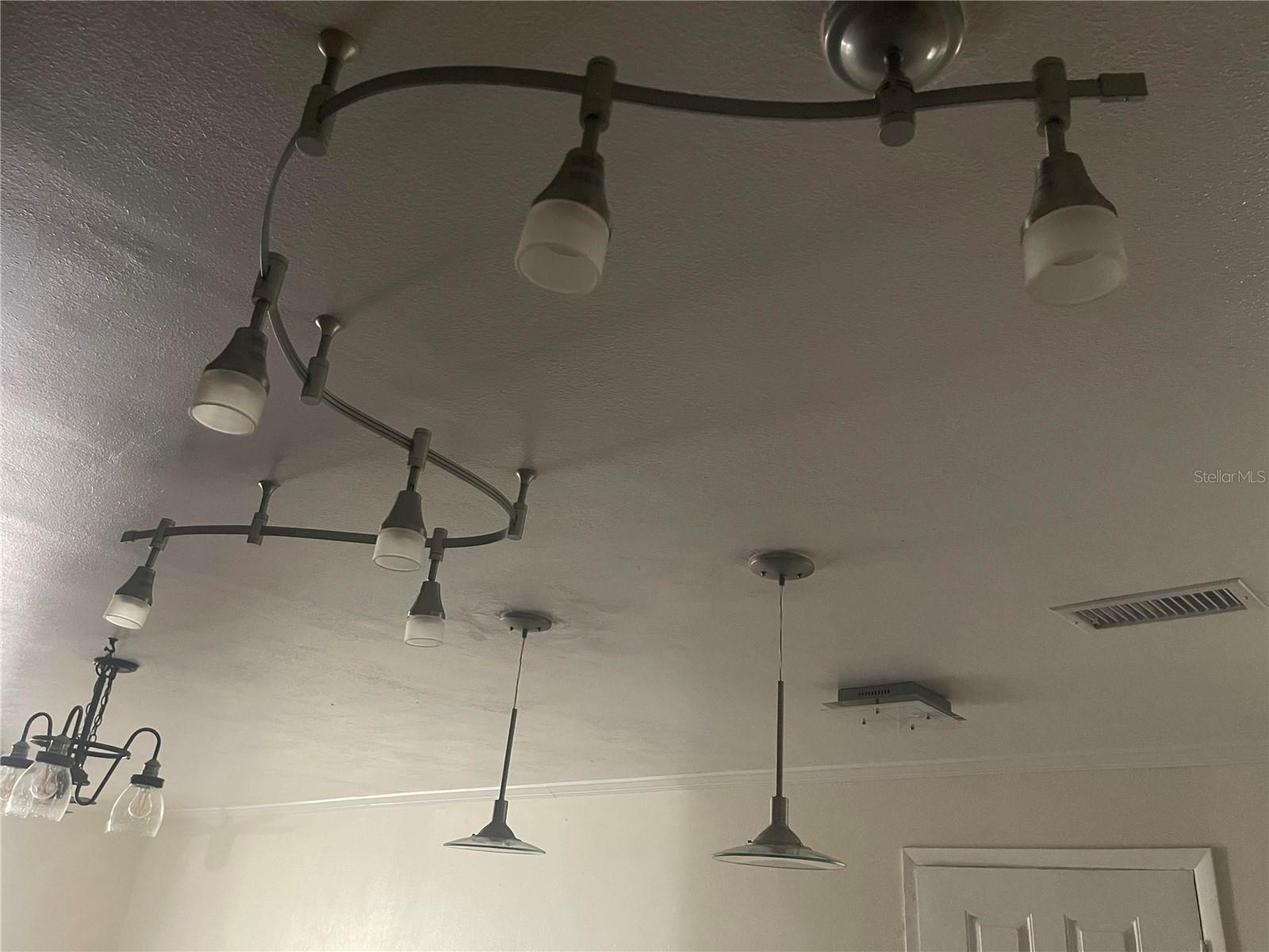 Image 11 of 48 For 2685 Sabal Springs Circle 102