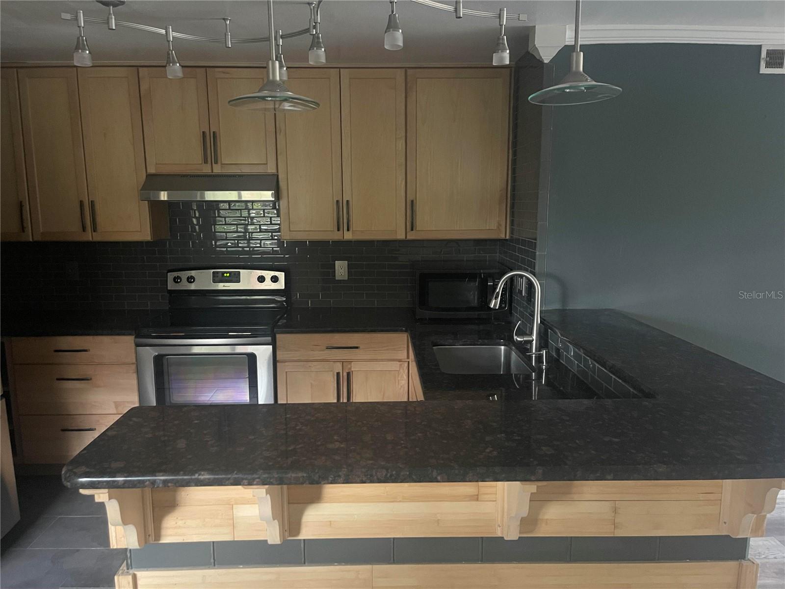 Image 7 of 48 For 2685 Sabal Springs Circle 102