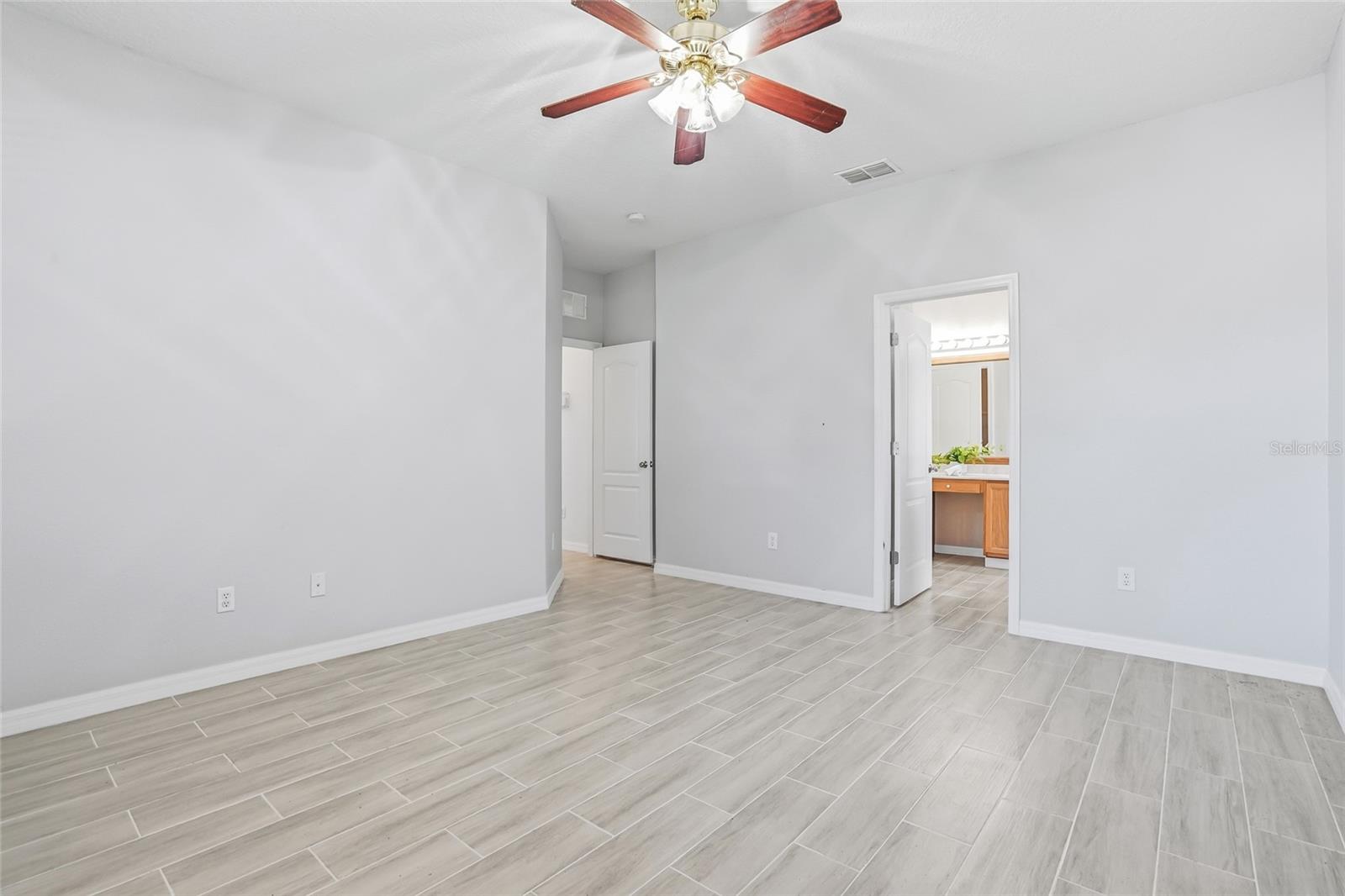 Listing photo id 19 for 12351 Ridgedale Drive