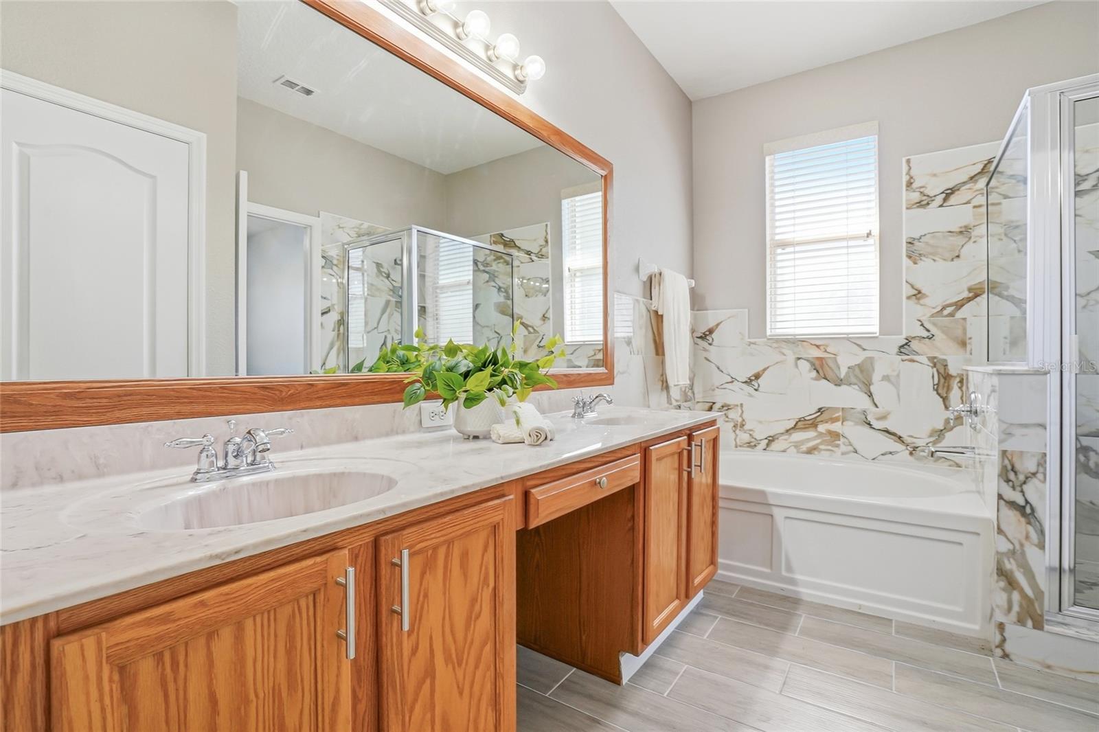Listing photo id 22 for 12351 Ridgedale Drive
