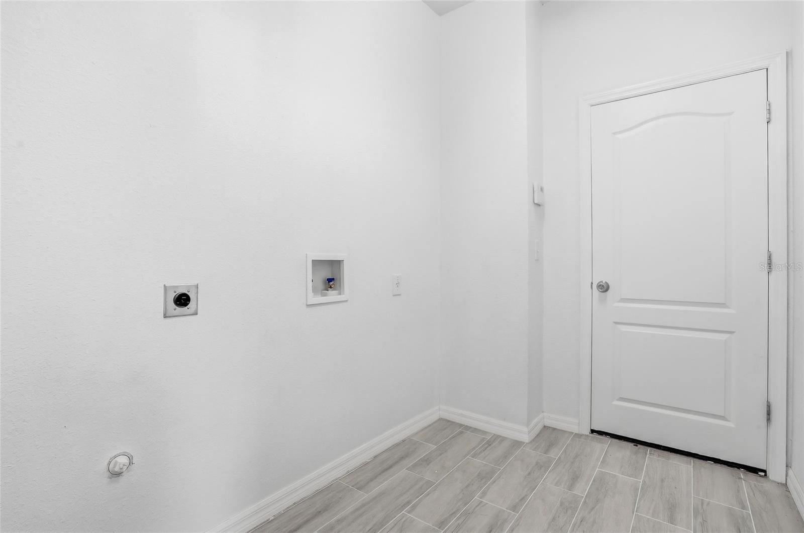 Listing photo id 34 for 12351 Ridgedale Drive