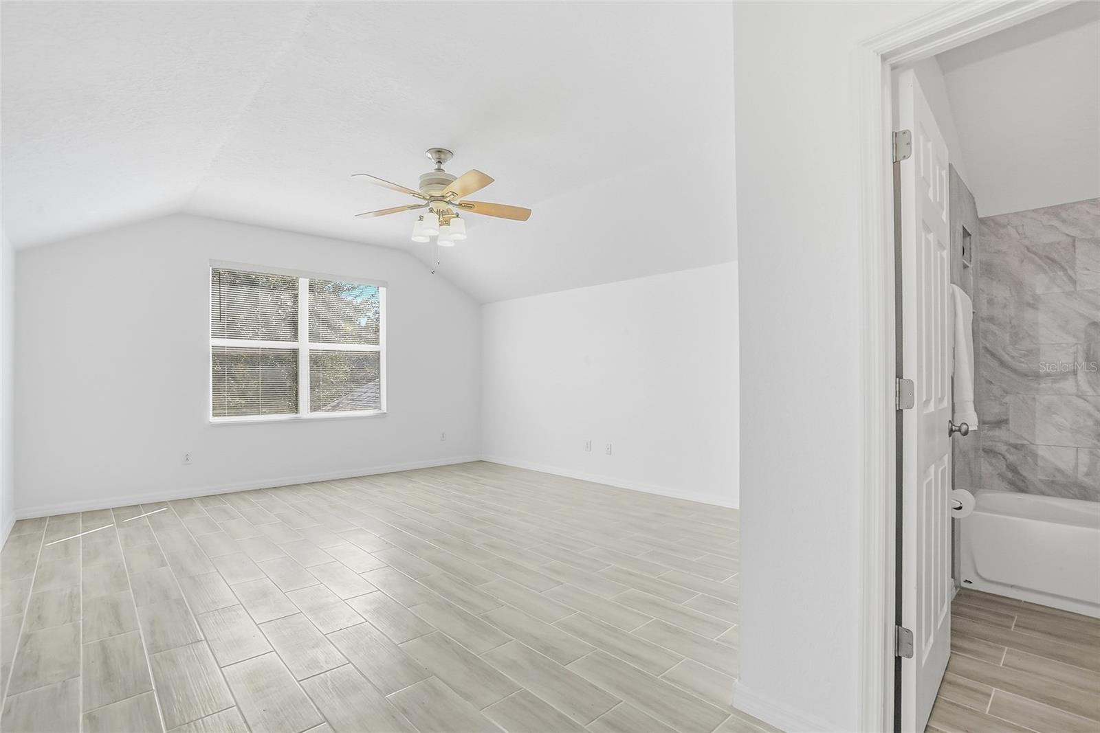 Listing photo id 35 for 12351 Ridgedale Drive