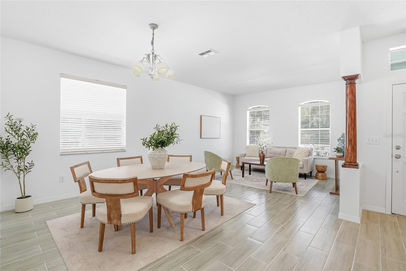 Listing photo id 2 for 12351 Ridgedale Drive