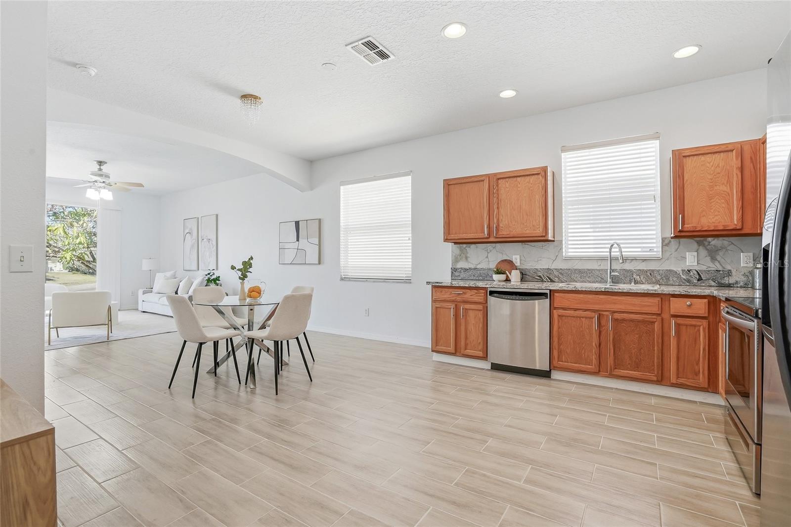 Listing photo id 7 for 12351 Ridgedale Drive